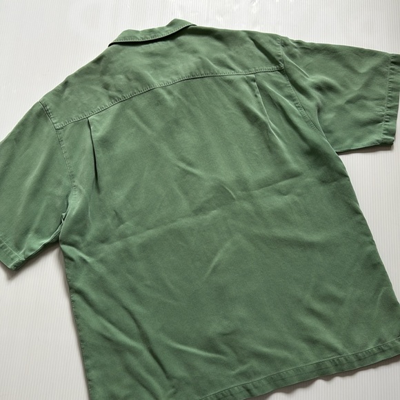 Tommy Bahama Sage Green 100% Silk, Short sleeve button down shirt. Men’s Size XL - Picture 8 of 8